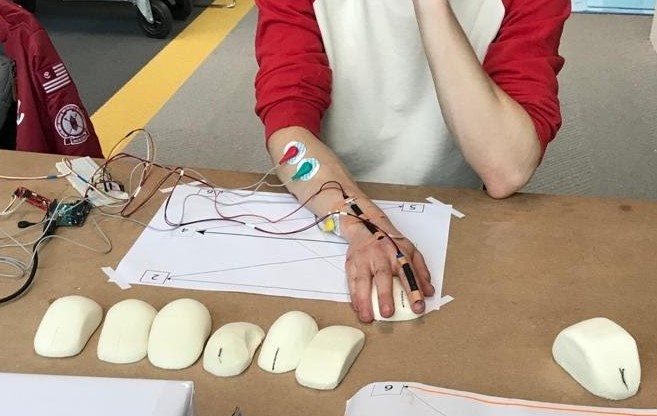 Researching the optimal mouse shapes with participants by measuring muscle activity. Being in charge of the electronics and programming was an inspiring moment for me; I had never used electronics to measure human activity before.